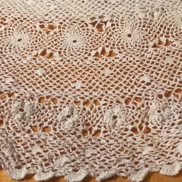 Vintage Crochet Table Cover - Picture 2 of 12